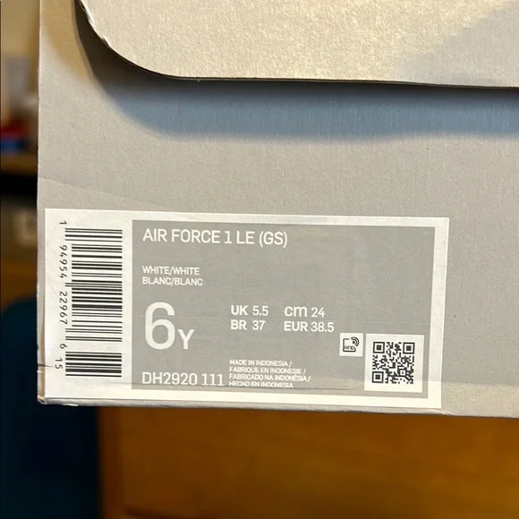 Nike Kids' White Leather Sneakers, Size 6 Y - Picture 5 of 5